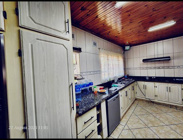 7 BEDROOM FREESTANDING FOR SALE IN HAYFIELDS